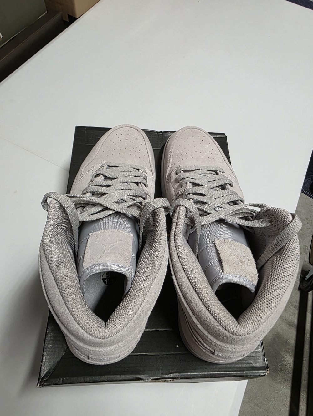 Nike Air Jordan 1 Retro High Wolf Men's Grey Suede Sneakers Size 11.5 - Picture 6 of 8